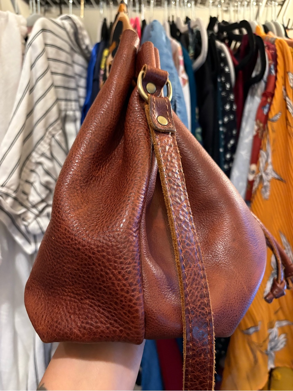 Portland Leather Goods | Large Bucket Bag | Nutmeg - Picture 5 of 17